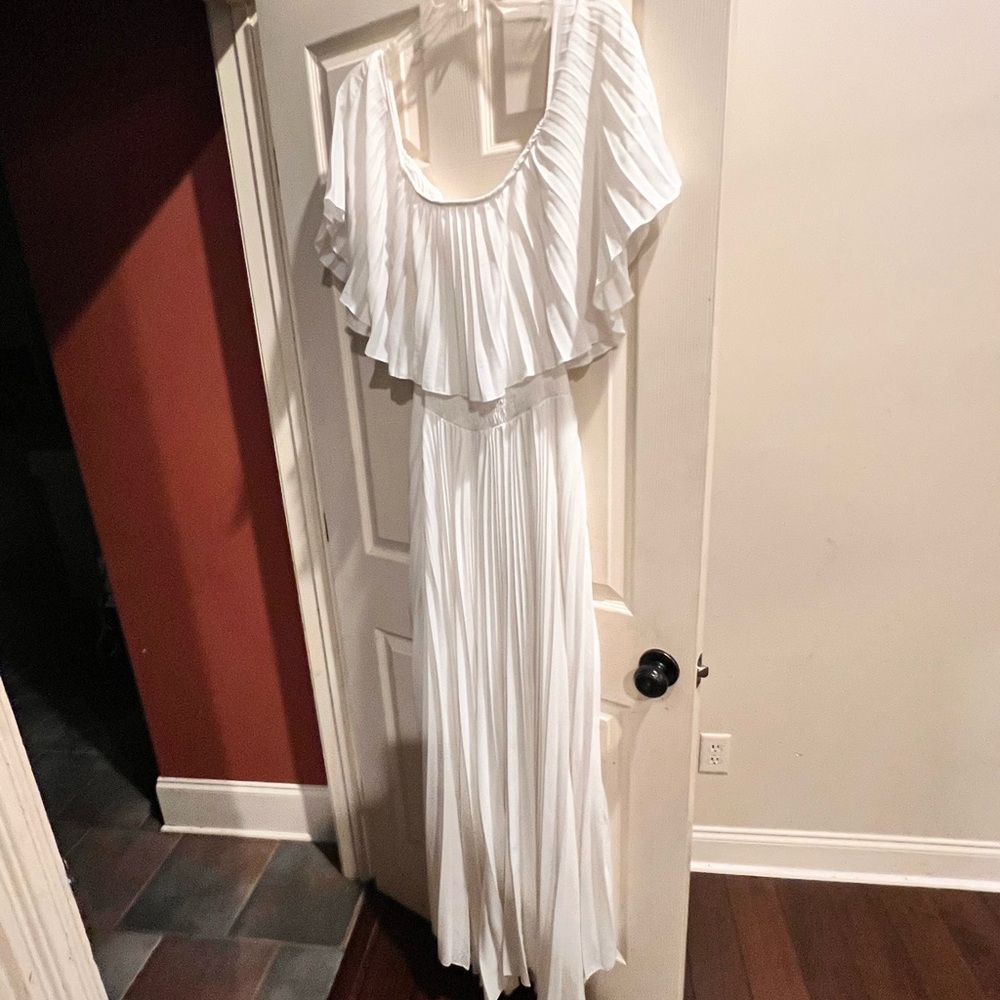 Chic White Ruffled Maxi Dress